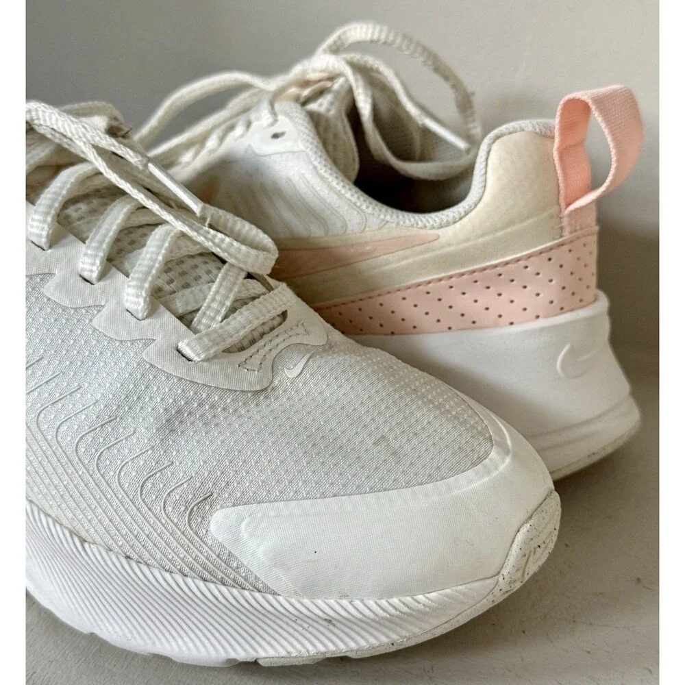Woman's Athleisure Nike Air Max Nuaxis Sneaker Size 8 Cream White Peach